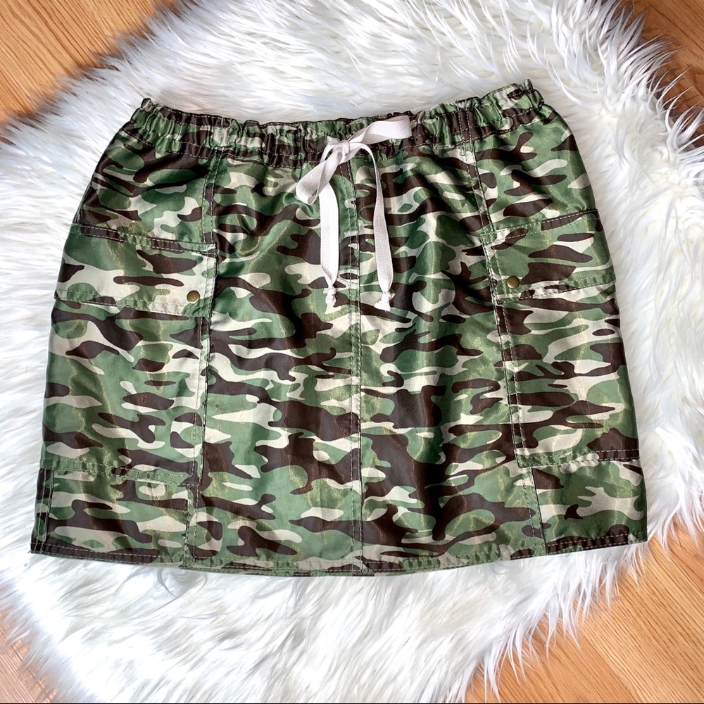 Express Camo Cargo Skirt✨